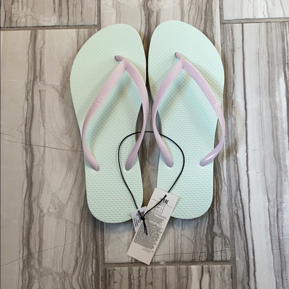 NWT Rubber Flip Flops PRICE FIRM 🩴